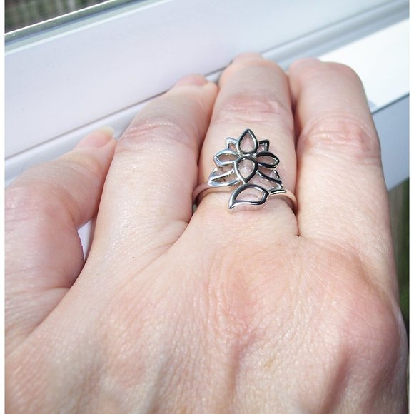 925 STERLING SILVER Large Lotus Flower Ring - Picture 4 of 16